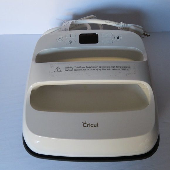 CRICUT EASY PRESS 2 9 X 9 ONE TIME USE ONLY WHITE LIKE NEW - Picture 5 of 11